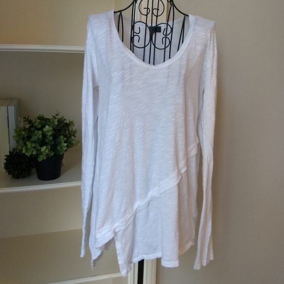 Anthropologie Tops - Anthropologie LEFT OF CENTER T-Shirt Size Medium